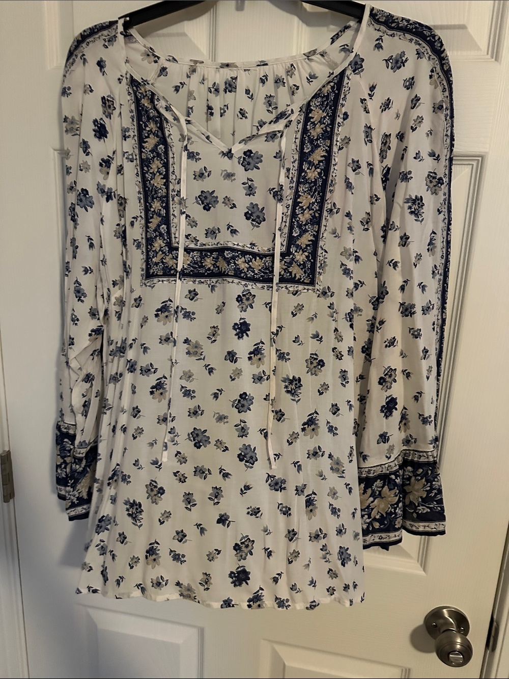 NWOT White Floral Peasant Blouse with Blue Border Print